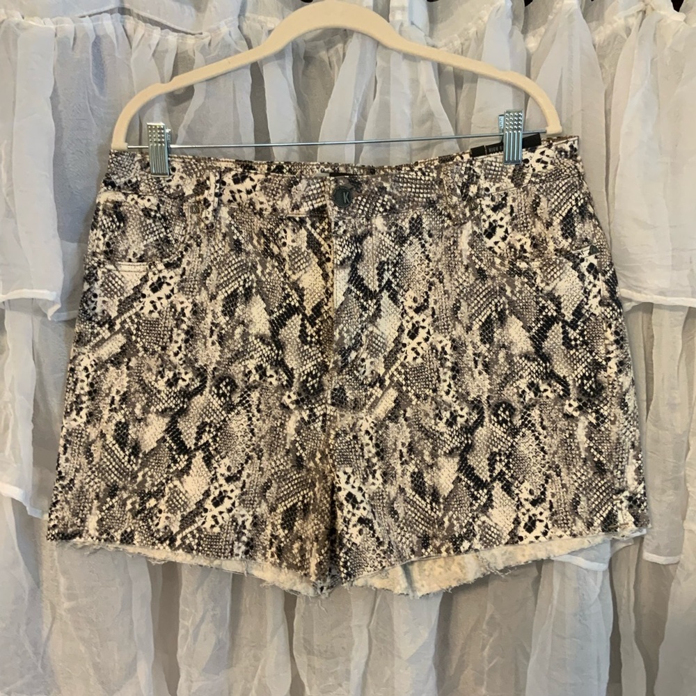 NWT Kut from the Kloth plus size snake print high rise Gidget shorts